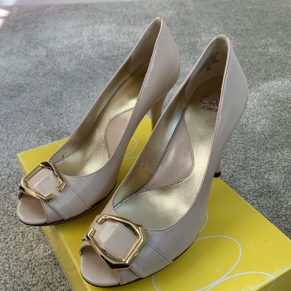 Ivory Heels - Picture 2 of 7